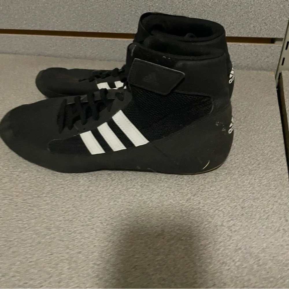 Men’s‎ Size 9 Black And White ADIDAS Wrestling Shoes! Worn A Week!